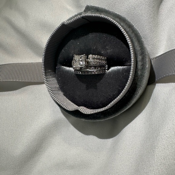 Princess Cut Wedding Ring - Picture 3 of 5